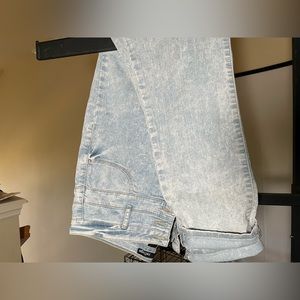 Casual-wear pants typically made from denim fabric. In great condition.